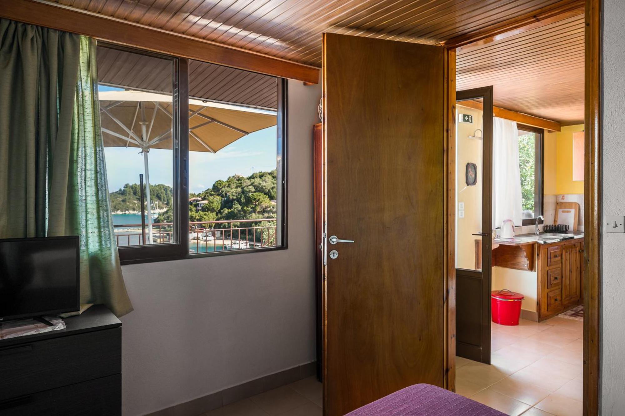 Agaloula Centrally Located Apartments, Lakka ภายนอก รูปภาพ